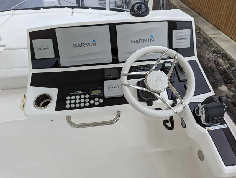 Slide: The Image of Sunseeker Manhattan 52 2018 - 6