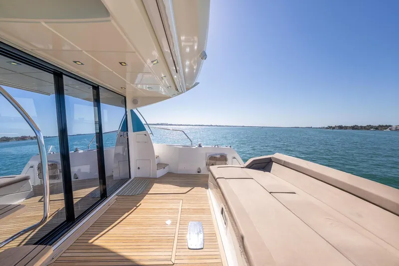 Slide: The Image of Prestige 550 S 2016 - 15