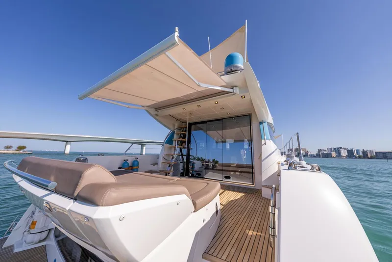 Slide: The Image of Prestige 550 S 2016 - 16