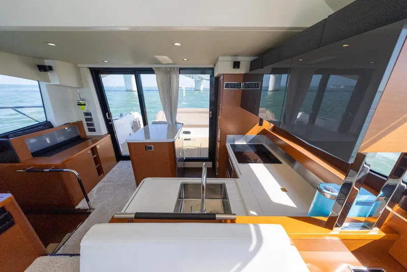 Slide: The Image of Prestige 550 S 2016 - 21