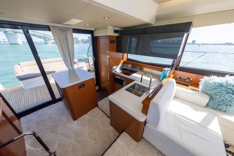 Slide: The Image of Prestige 550 S 2016 - 22