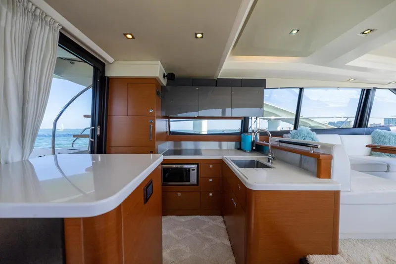 Slide: The Image of Prestige 550 S 2016 - 23