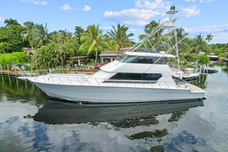 The Image of Hatteras 82 Convertible 1998 - 0