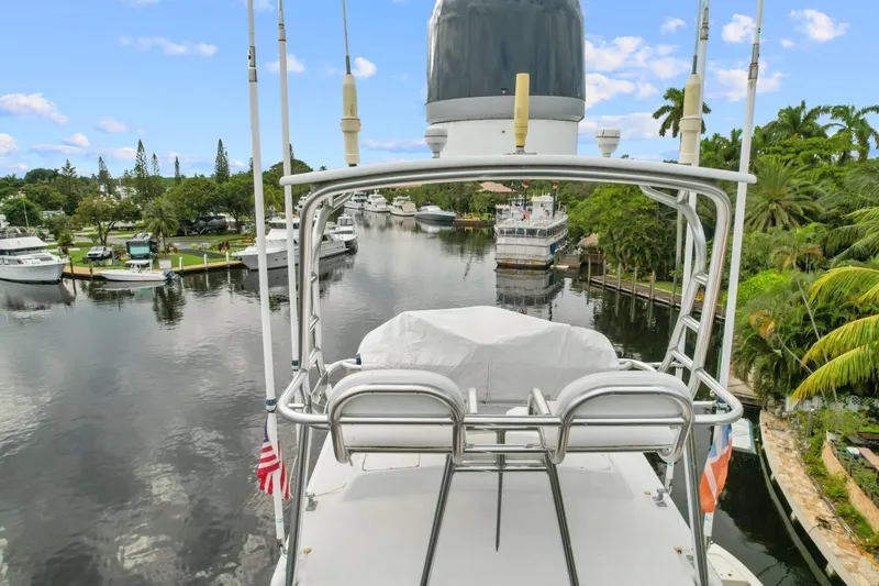 Slide: The Image of Hatteras 82 Convertible 1998 - 11