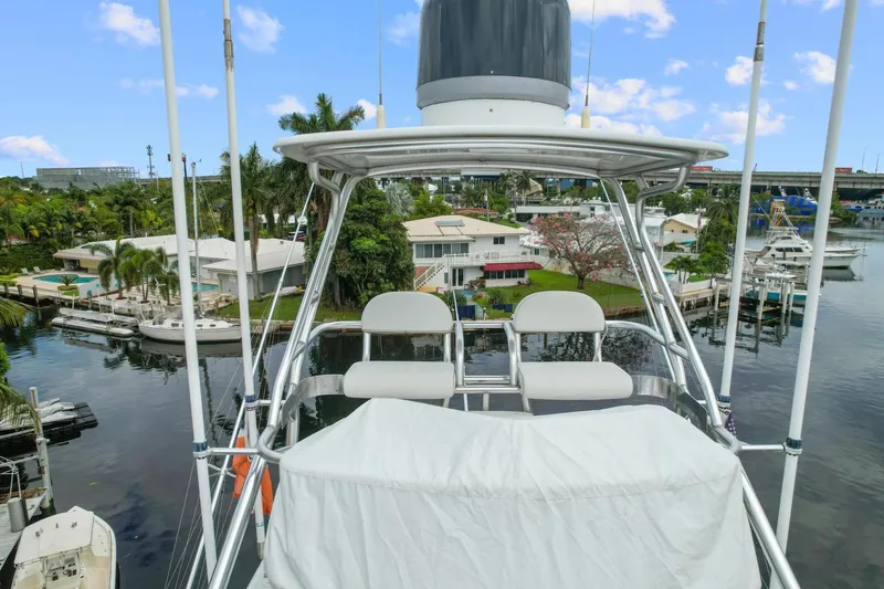 Slide: The Image of Hatteras 82 Convertible 1998 - 12
