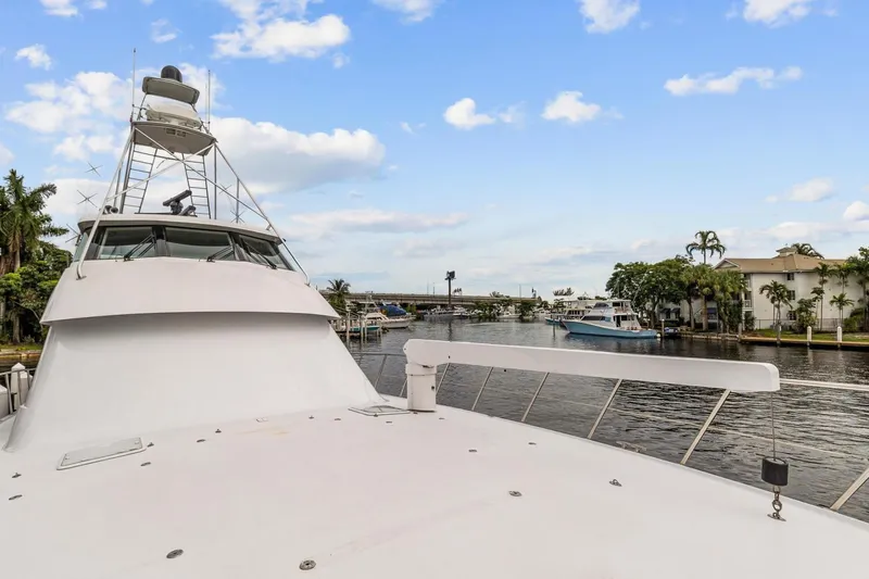 Slide: The Image of Hatteras 82 Convertible 1998 - 17