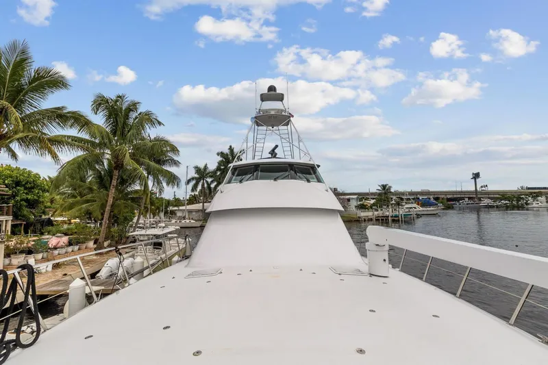 Slide: The Image of Hatteras 82 Convertible 1998 - 18