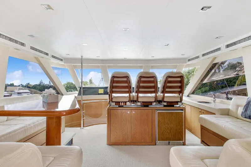 Slide: The Image of Hatteras 82 Convertible 1998 - 21