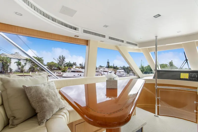 Slide: The Image of Hatteras 82 Convertible 1998 - 25
