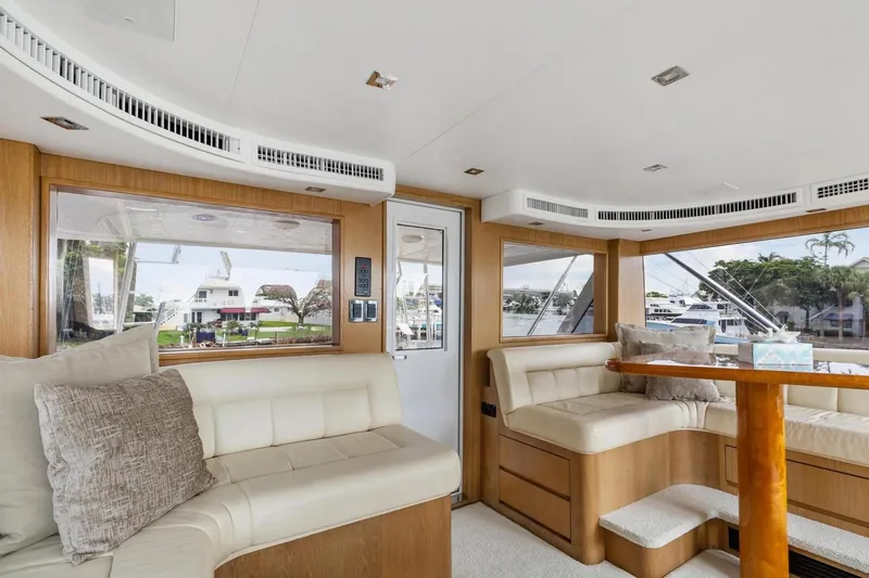 Slide: The Image of Hatteras 82 Convertible 1998 - 28