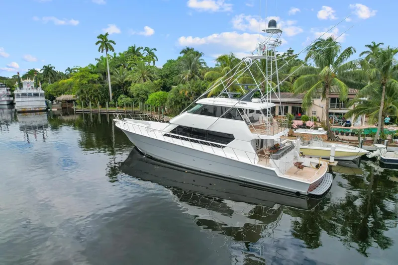 Slide: The Image of Hatteras 82 Convertible 1998 - 3