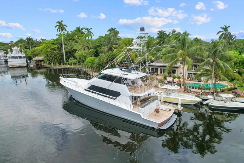 Slide: The Image of Hatteras 82 Convertible 1998 - 4