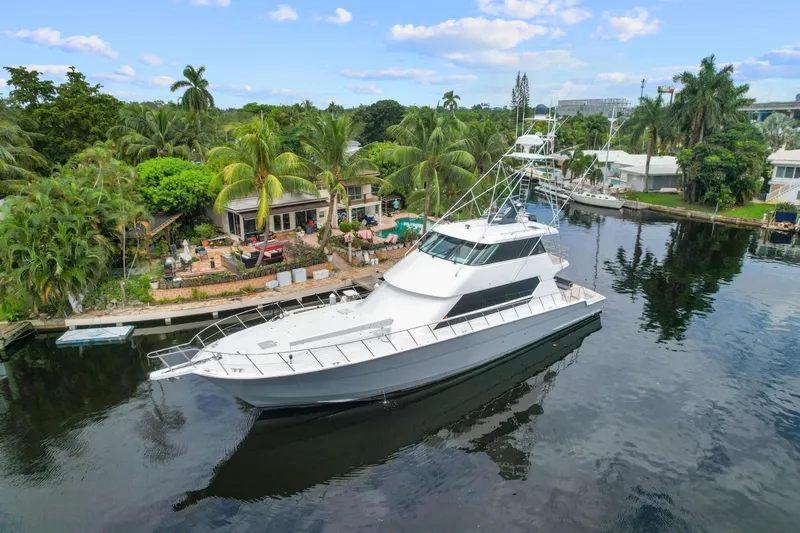 Slide: The Image of Hatteras 82 Convertible 1998 - 5