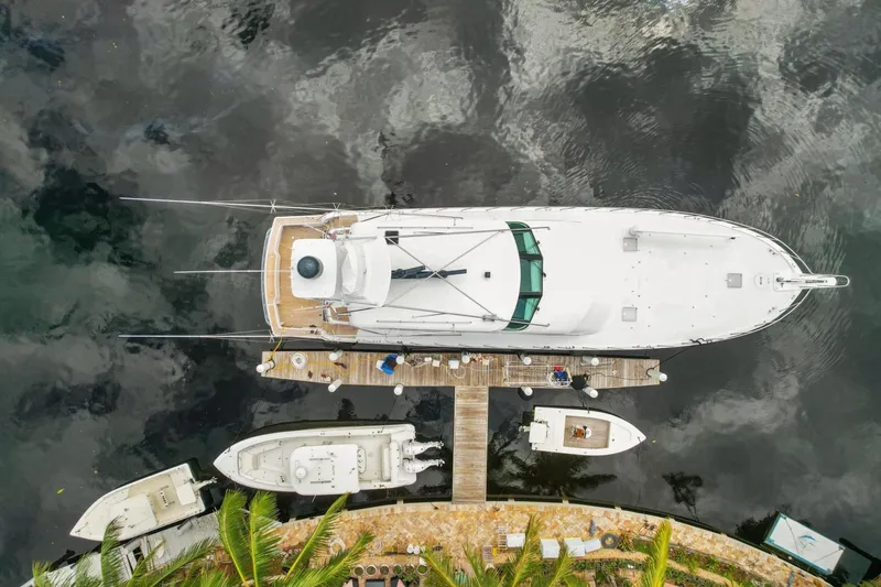 Slide: The Image of Hatteras 82 Convertible 1998 - 8