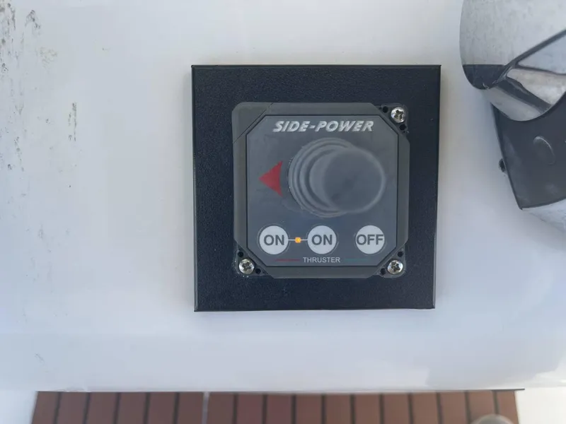 Slide: The Image of Boston Whaler 320 Outrage Cuddy Cabin 2008 - 15