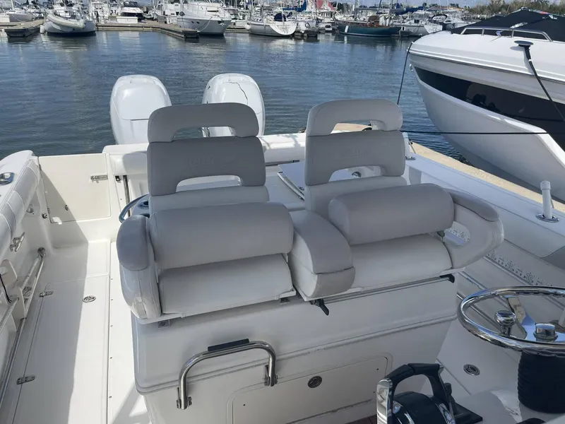 Slide: The Image of Boston Whaler 320 Outrage Cuddy Cabin 2008 - 19