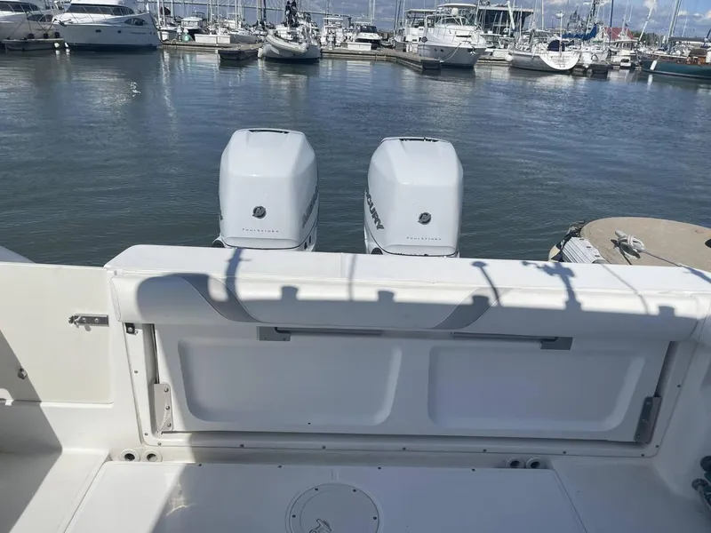 Slide: The Image of Boston Whaler 320 Outrage Cuddy Cabin 2008 - 27