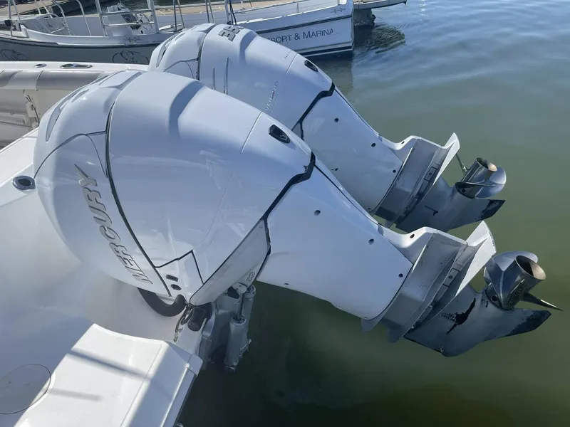 Slide: The Image of Boston Whaler 320 Outrage Cuddy Cabin 2008 - 30