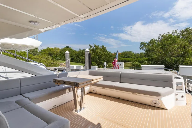 Slide: The Image of Sunseeker Predator 68 2018 - 14