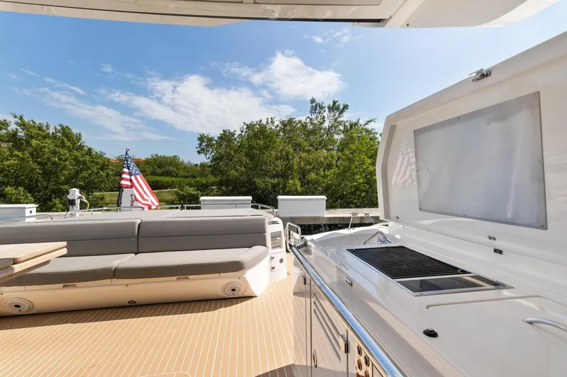 Slide: The Image of Sunseeker Predator 68 2018 - 15