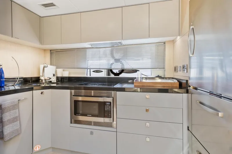 Slide: The Image of Sunseeker Predator 68 2018 - 25