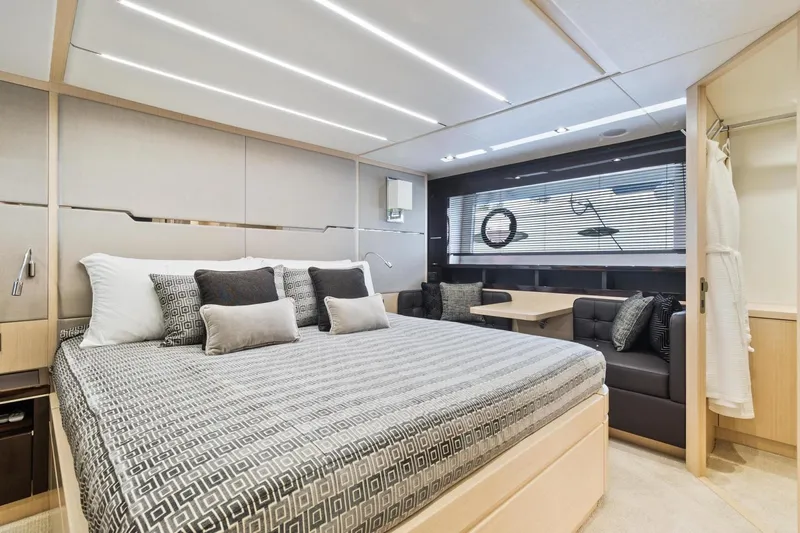 Slide: The Image of Sunseeker Predator 68 2018 - 27
