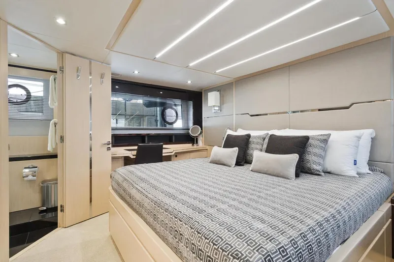 Slide: The Image of Sunseeker Predator 68 2018 - 31