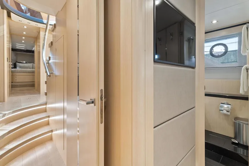 Slide: The Image of Sunseeker Predator 68 2018 - 33