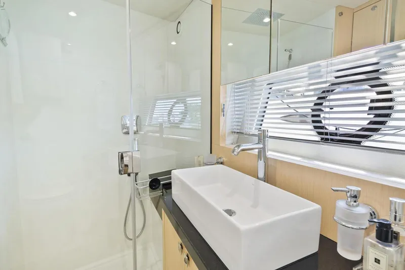 Slide: The Image of Sunseeker Predator 68 2018 - 38