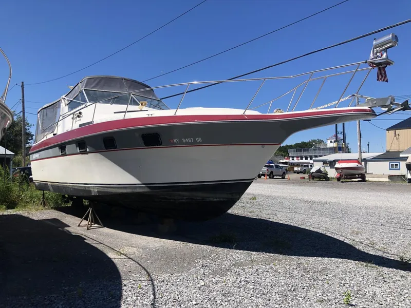 The Image of Cruisers Yachts Esprit 3370 1986 - 0