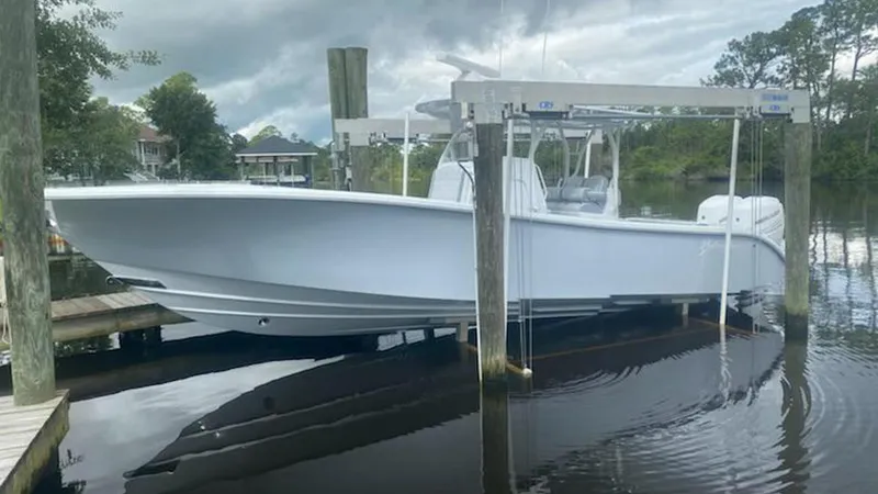 The Image of Yellowfin Center Console 2022 - 0