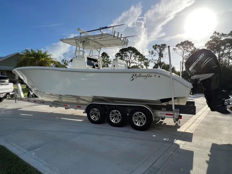 The Image of Yellowfin Center Console 2016 - 0