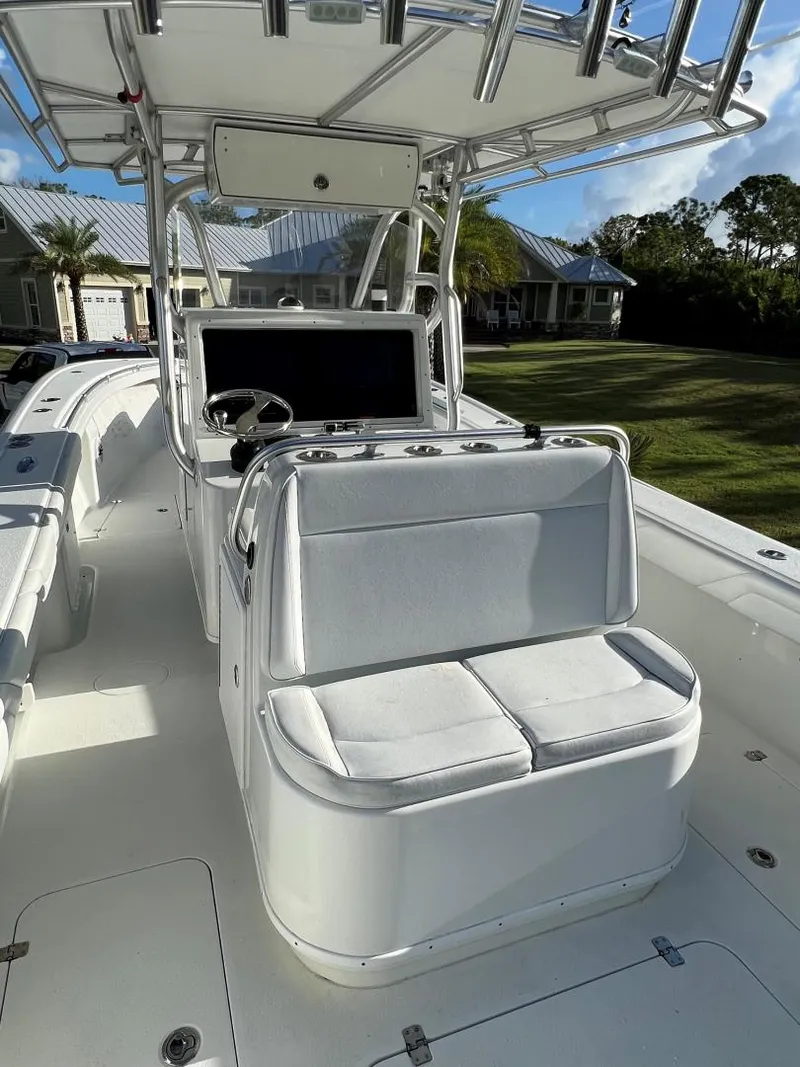 Slide: The Image of Yellowfin Center Console 2016 - 10