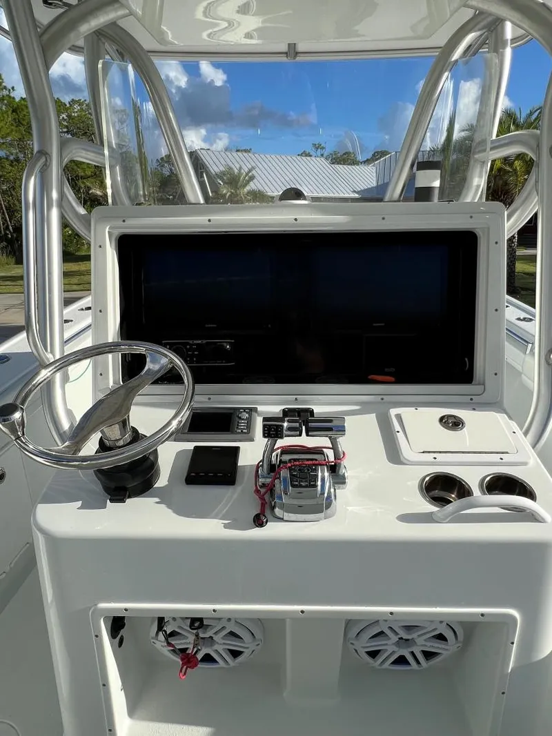 Slide: The Image of Yellowfin Center Console 2016 - 11
