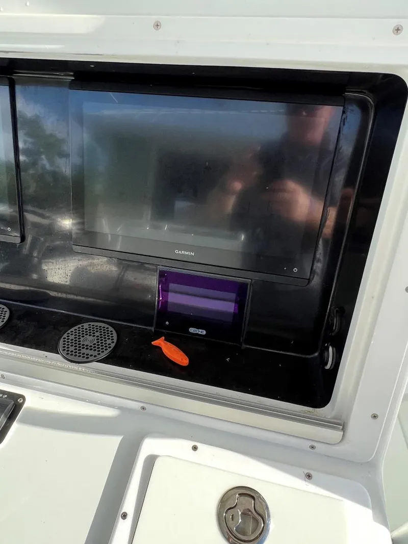 Slide: The Image of Yellowfin Center Console 2016 - 12