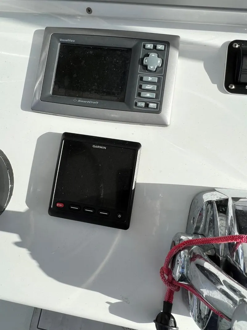 Slide: The Image of Yellowfin Center Console 2016 - 13