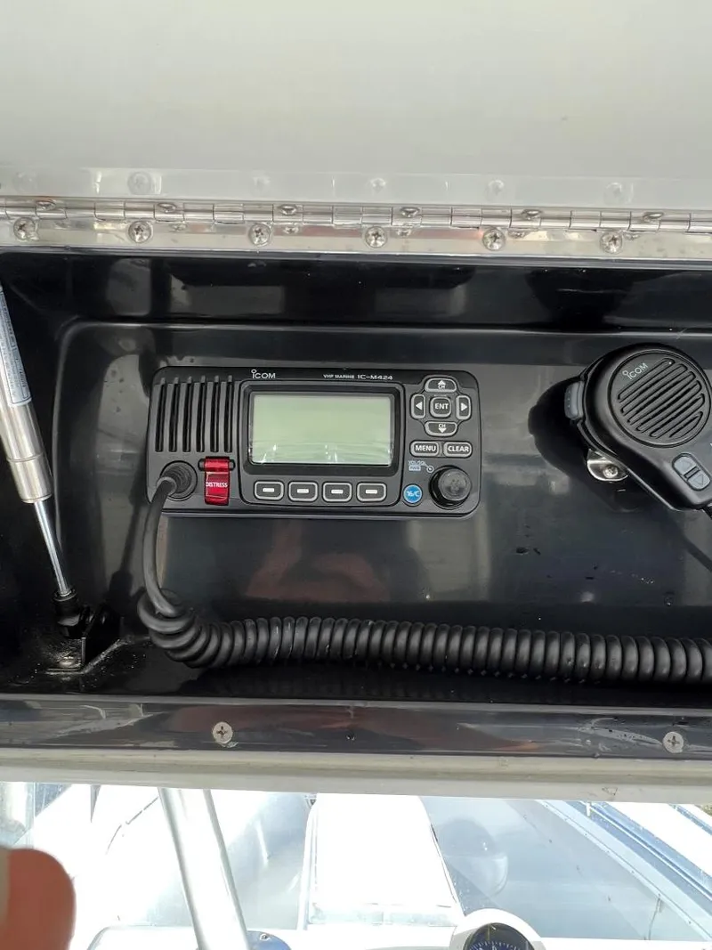 Slide: The Image of Yellowfin Center Console 2016 - 14