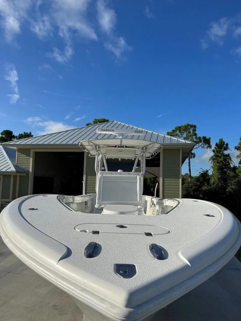 Slide: The Image of Yellowfin Center Console 2016 - 2