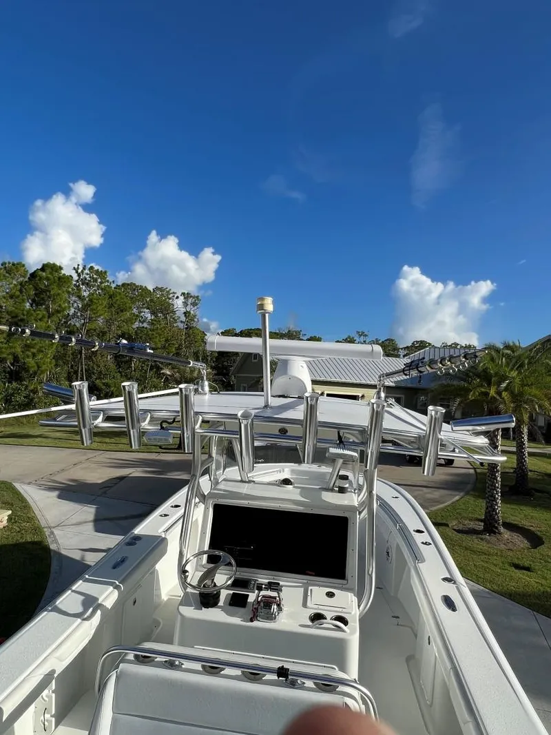 Slide: The Image of Yellowfin Center Console 2016 - 8
