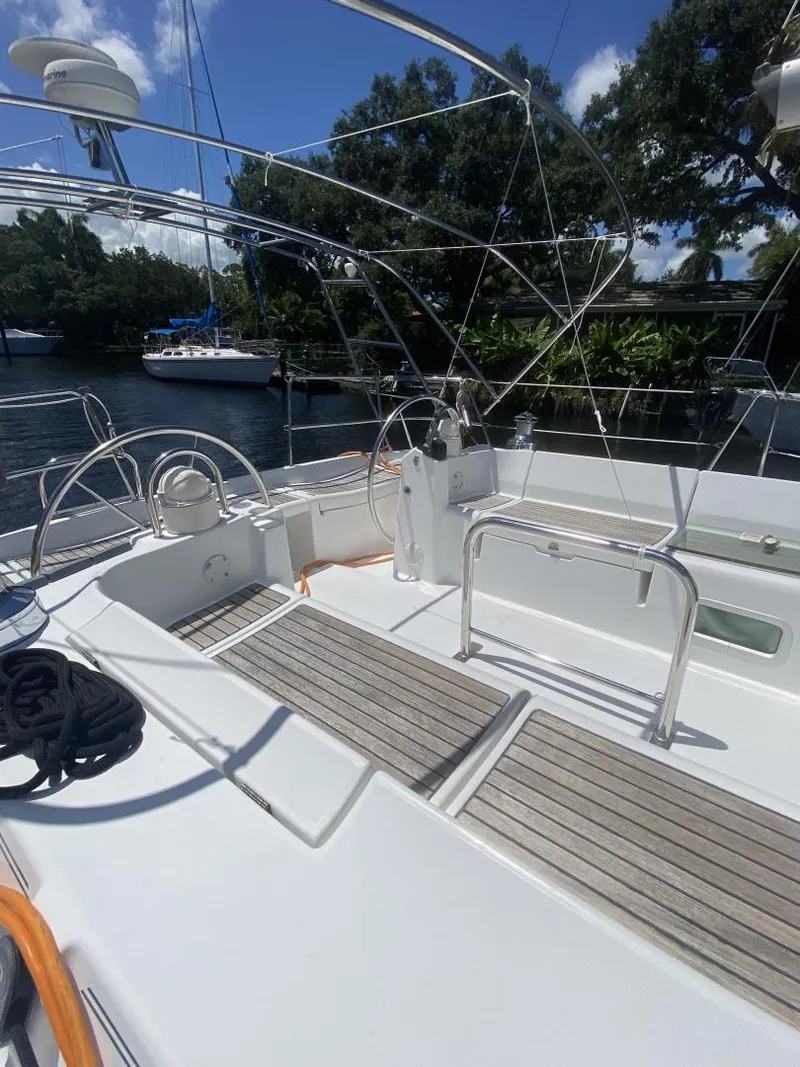 Slide: The Image of Beneteau 473 2004 - 10