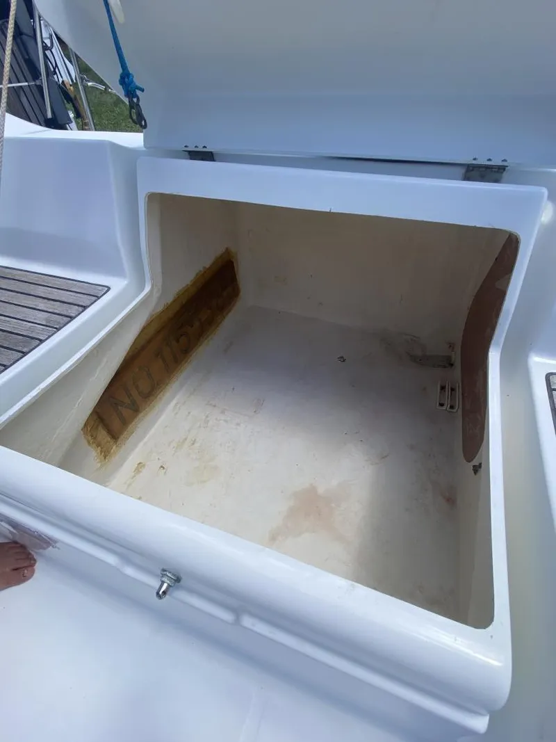Slide: The Image of Beneteau 473 2004 - 14