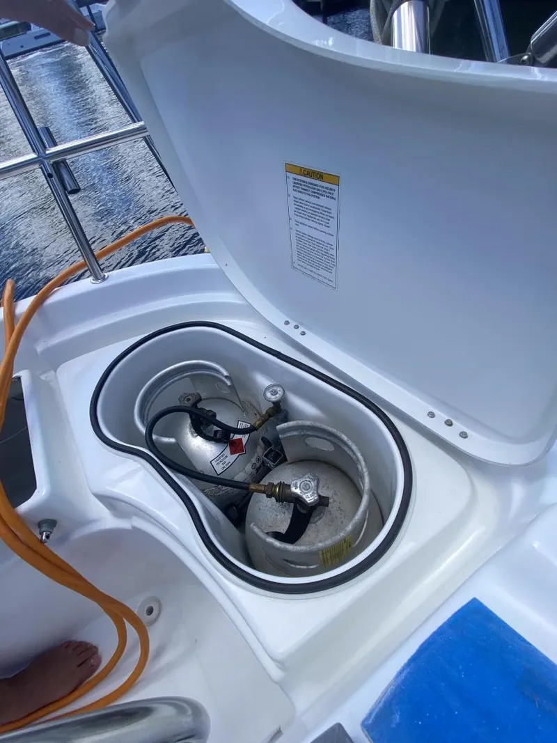 Slide: The Image of Beneteau 473 2004 - 16