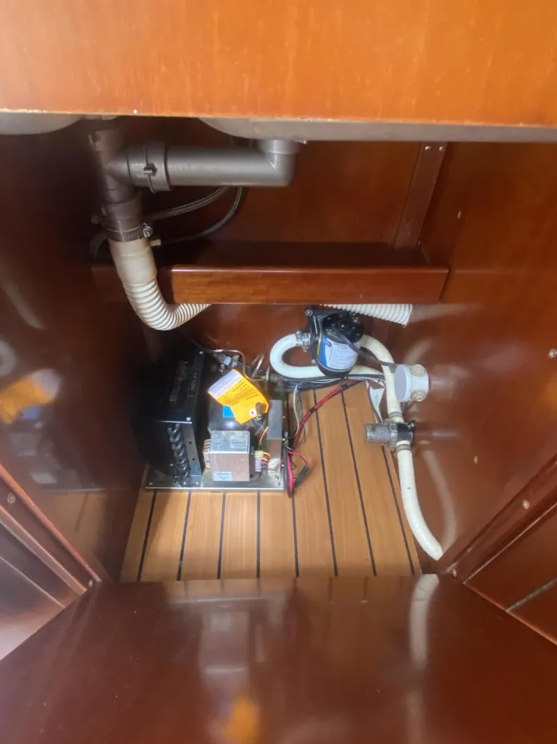 Slide: The Image of Beneteau 473 2004 - 25