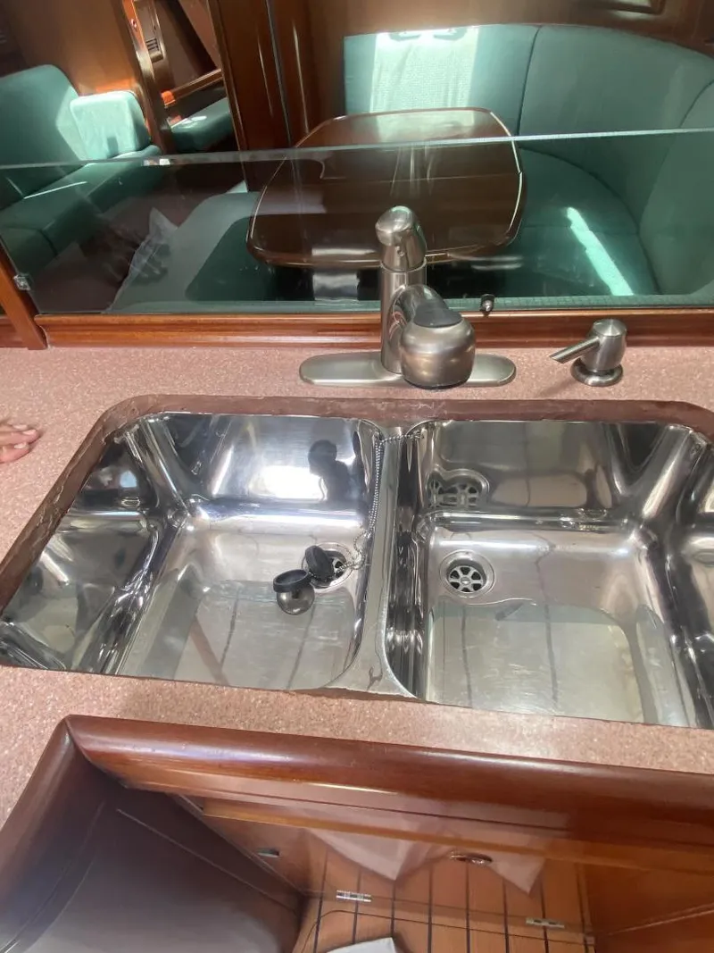 Slide: The Image of Beneteau 473 2004 - 28