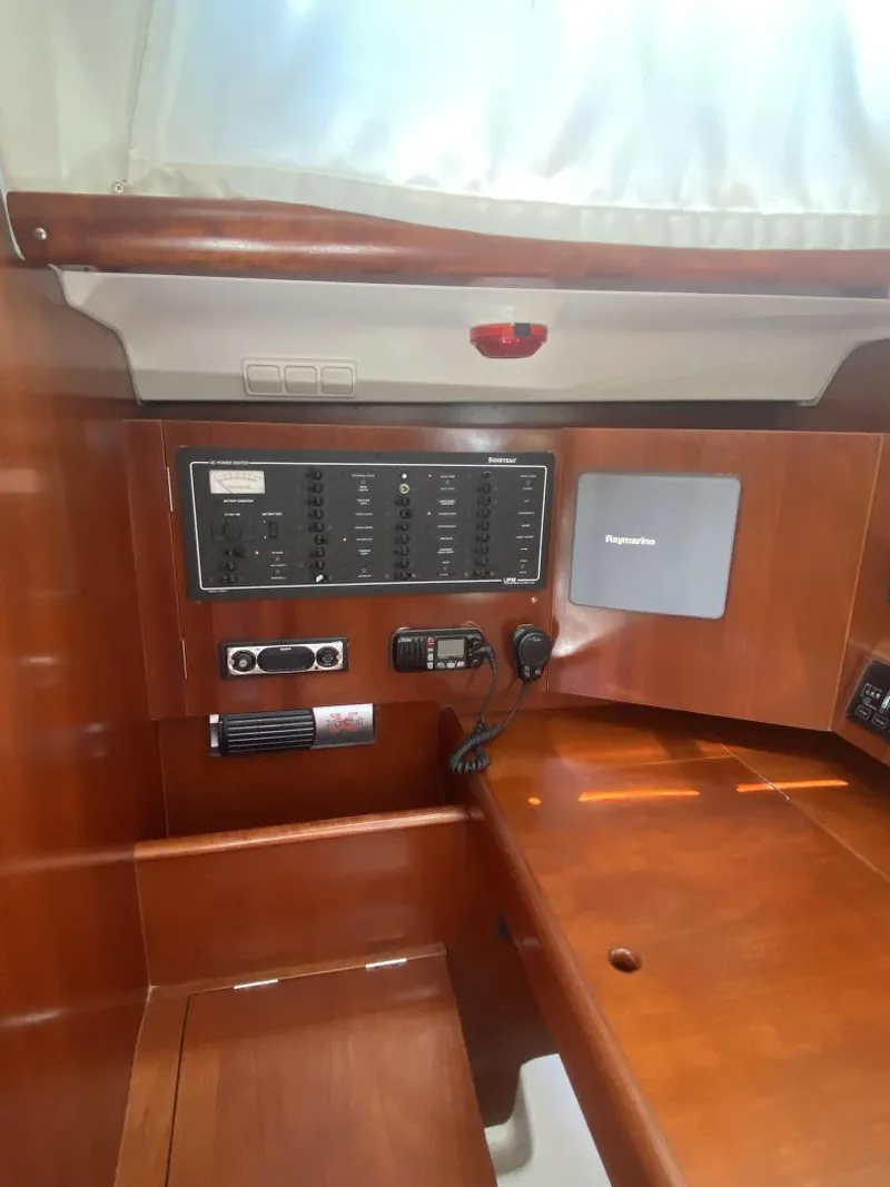 Slide: The Image of Beneteau 473 2004 - 31