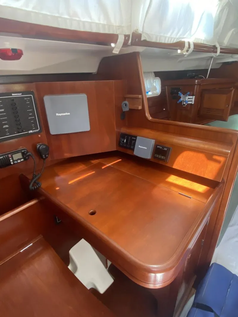 Slide: The Image of Beneteau 473 2004 - 32