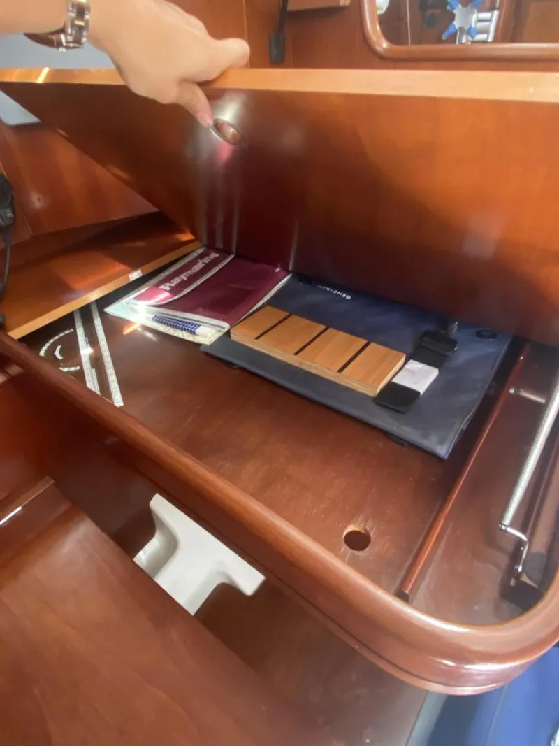 Slide: The Image of Beneteau 473 2004 - 33