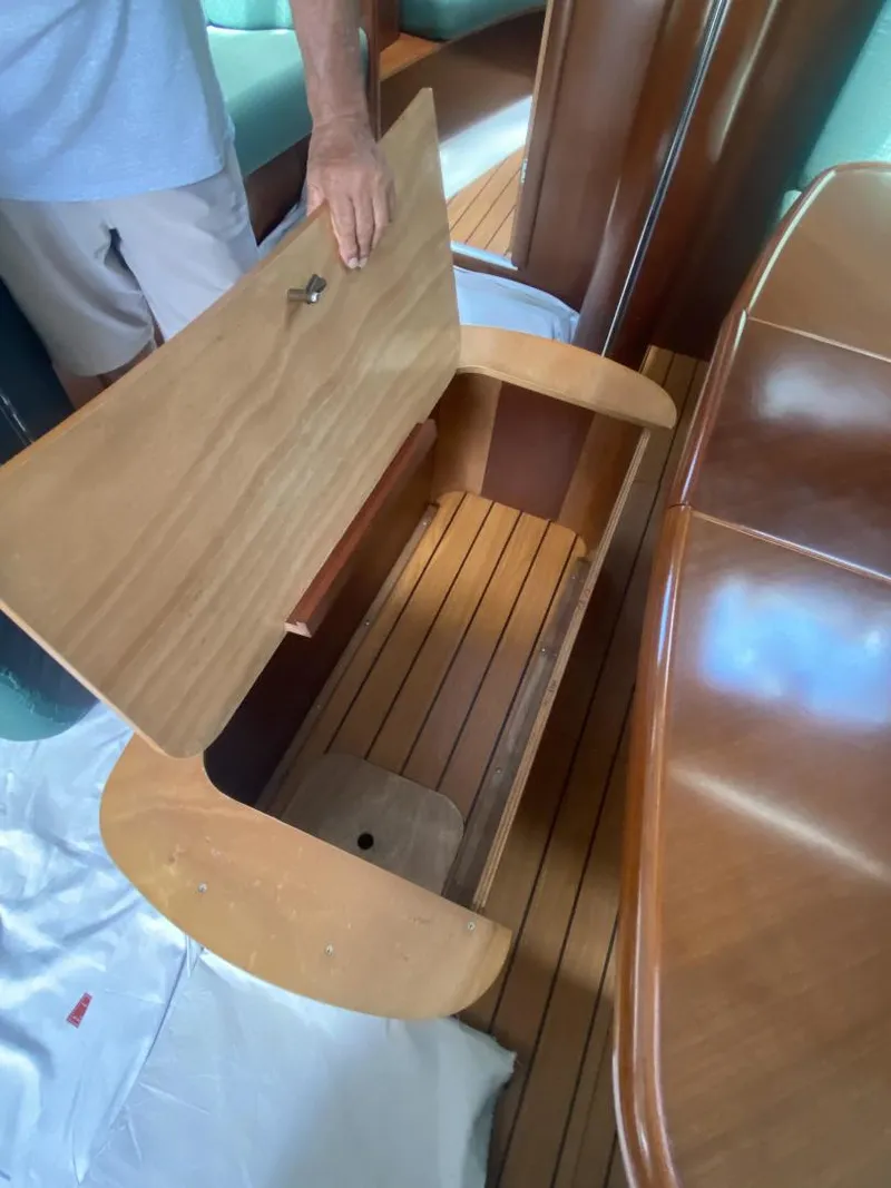 Slide: The Image of Beneteau 473 2004 - 35