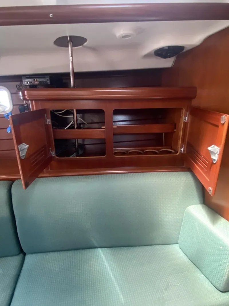 Slide: The Image of Beneteau 473 2004 - 37