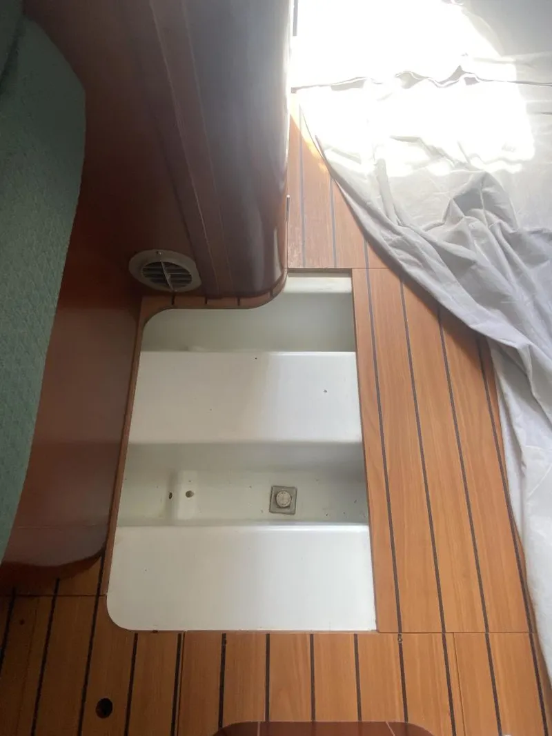Slide: The Image of Beneteau 473 2004 - 38